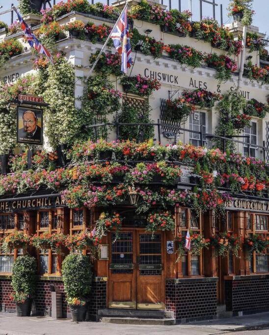 Idyllic 2bed 2bath London
